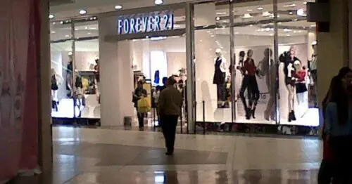 FOREVER 21  TITAN PLAZA